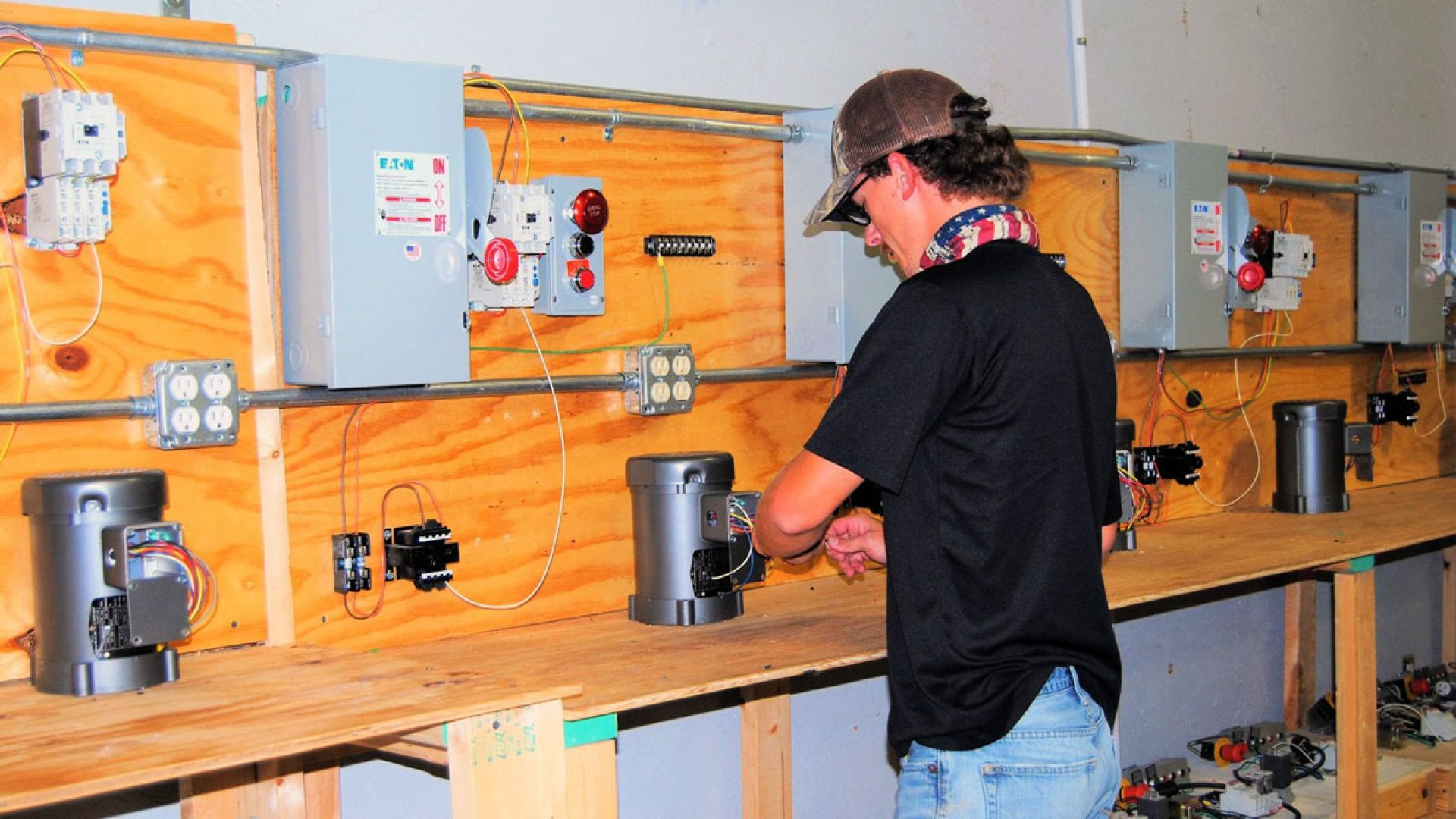 industrial electricity apprentice working